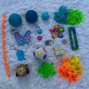 19 Assorted fidgets